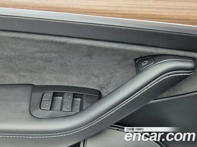 Tesla Model Y — Фото автомобиля 18
