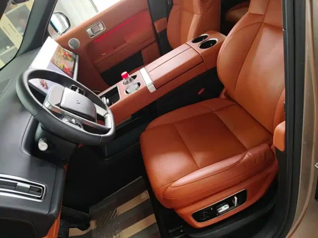 Li Auto L8 — Фото автомобиля 14