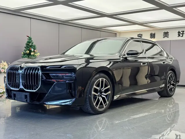 Фотография автомобиля — BMW 7 Series