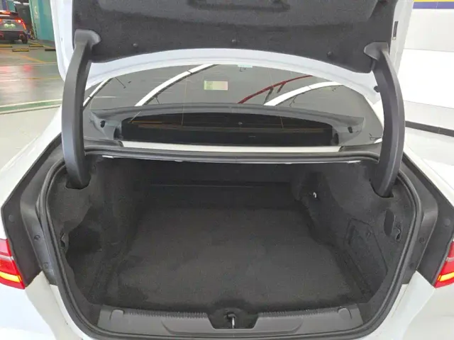 Jaguar XEL — Фото автомобиля 4