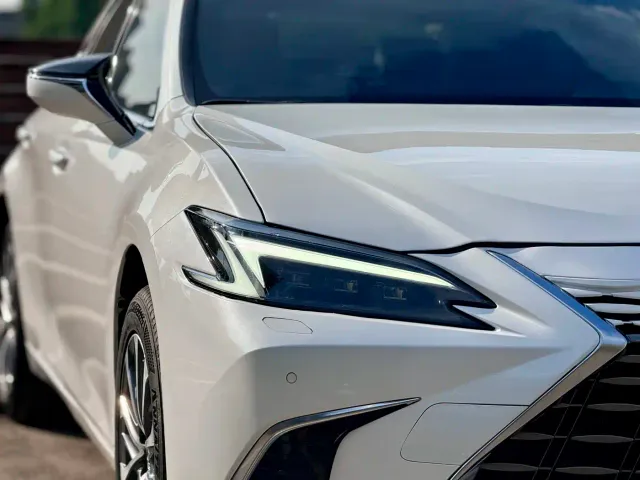 Lexus ES — Фото автомобиля 4