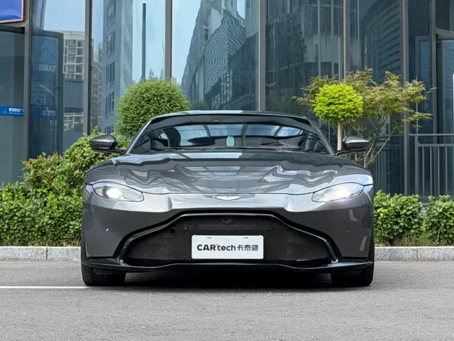 Aston Martin V8 Vantage — Фото автомобиля 2