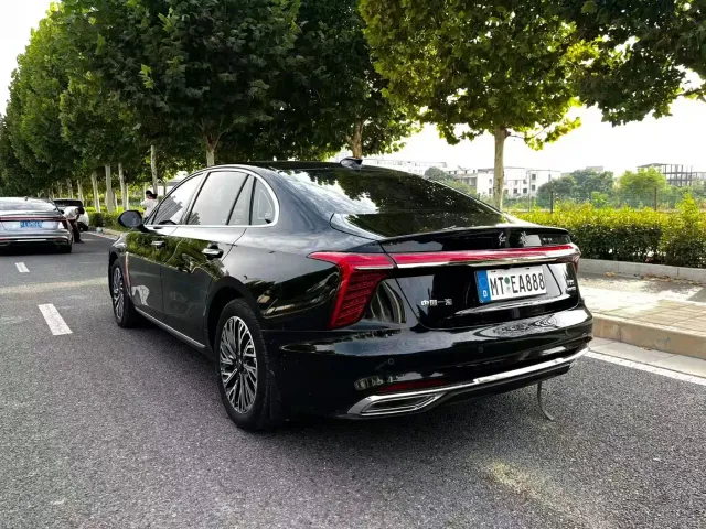 Hongqi H5 — Фото автомобиля 7