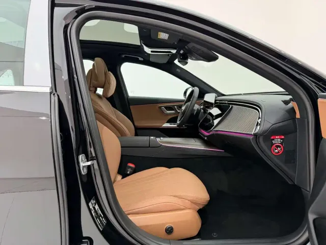 Mercedes-Benz E-Class — Фото автомобиля 5
