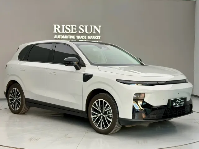 Leapmotor B10 — Фото автомобиля 2