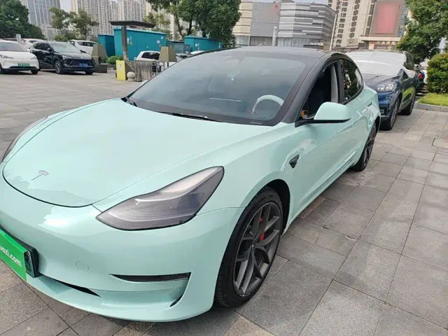 Фотография автомобиля — Tesla Model 3