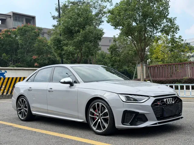 Фотография автомобиля — Audi S4