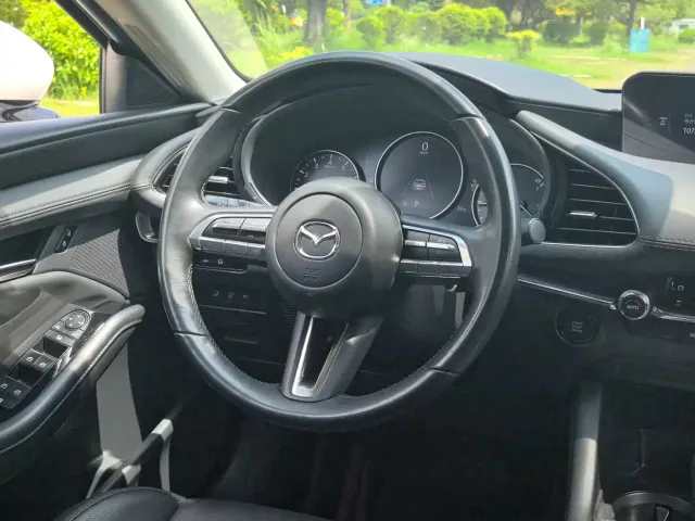 Mazda Axela — Фото автомобиля 16