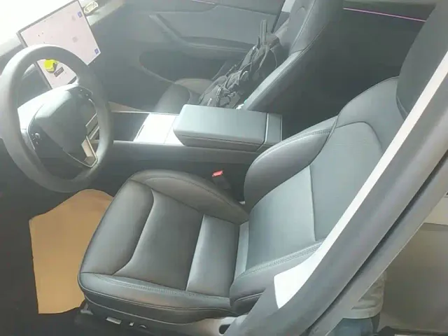 Tesla Model Y — Фото автомобиля 14