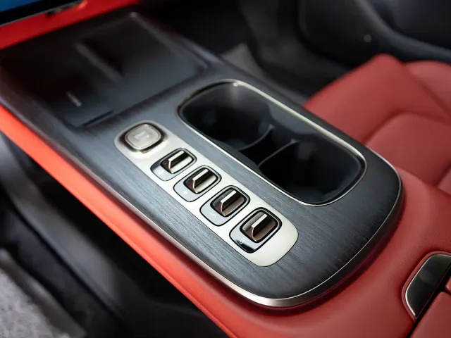 Xiaomi SU7 — Фото автомобиля 16