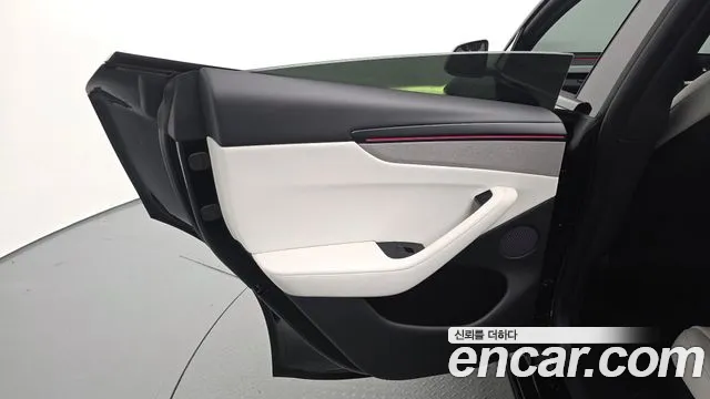Tesla Model Y — Фото автомобиля 14