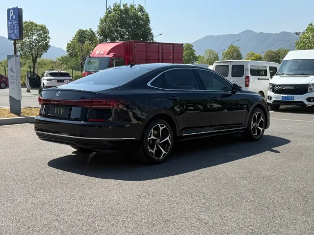 Volkswagen Passat — Фото автомобиля 13