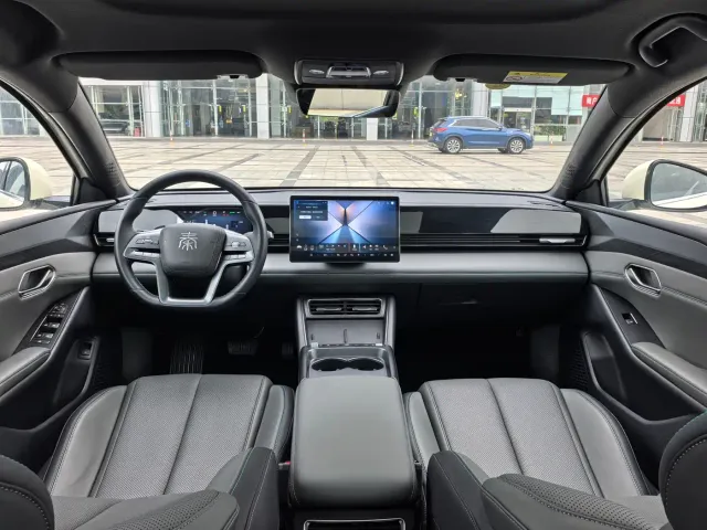 BYD Qin L — Фото автомобиля 11