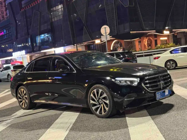 Mercedes-Benz E-Class — Фото автомобиля 3