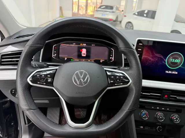 Volkswagen Tiguan L — Фото автомобиля 11