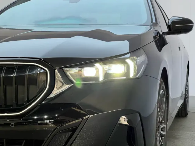 BMW 5 Series — Фото автомобиля 4