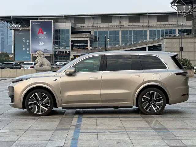 Li Auto L9 — Фото автомобиля 14