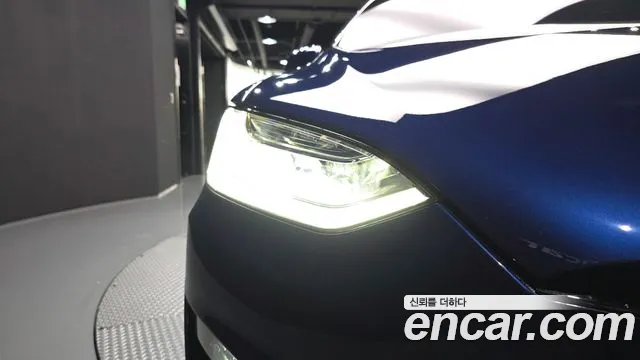 Tesla Model X — Фото автомобиля 22