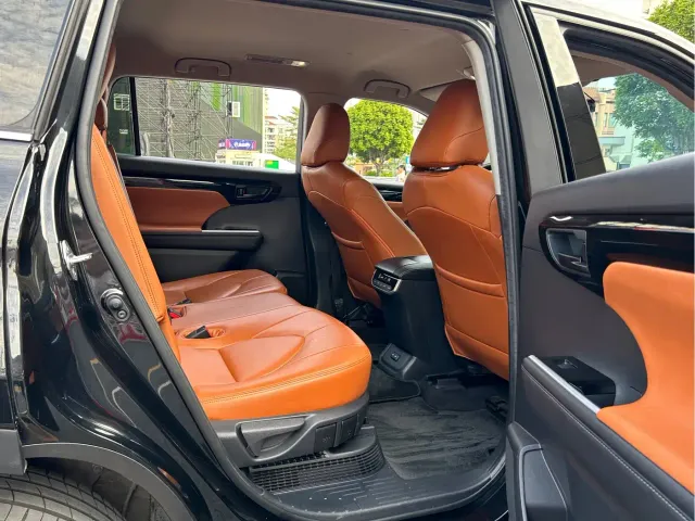 Toyota Highlander — Фото автомобиля 19