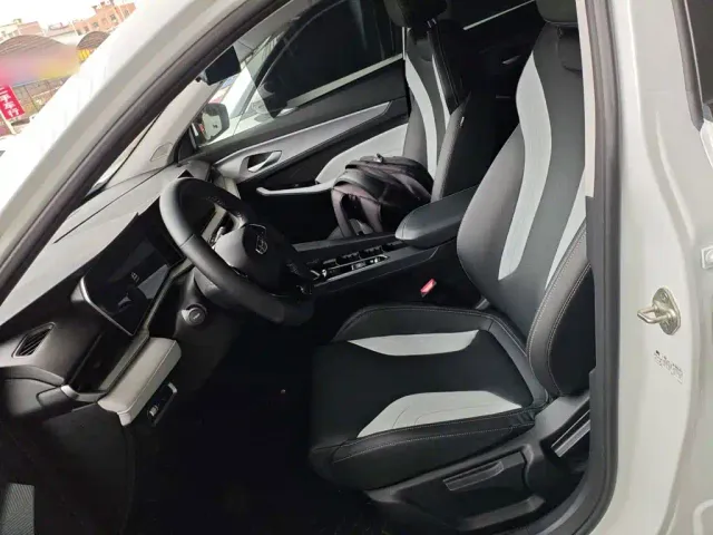 Geely Binrui — Фото автомобиля 10