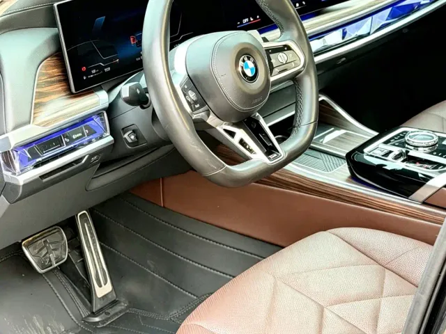 BMW 7 Series — Фото автомобиля 7