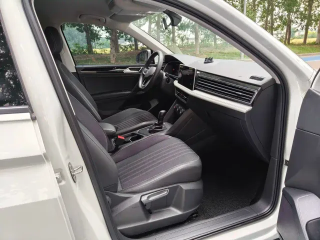 Volkswagen Tiguan L — Фото автомобиля 10