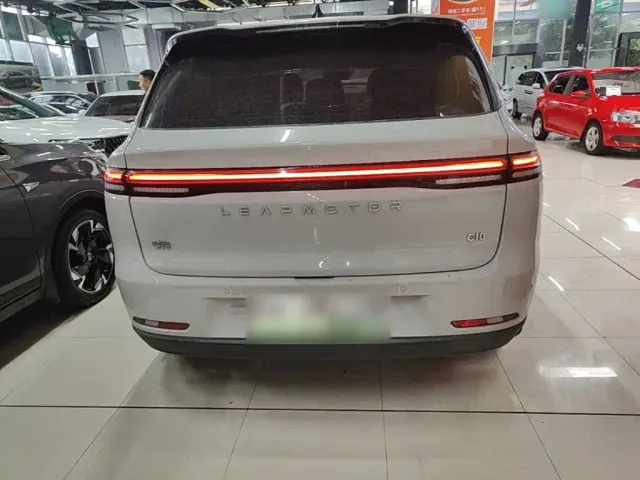 Leapmotor C10 — Фото автомобиля 5