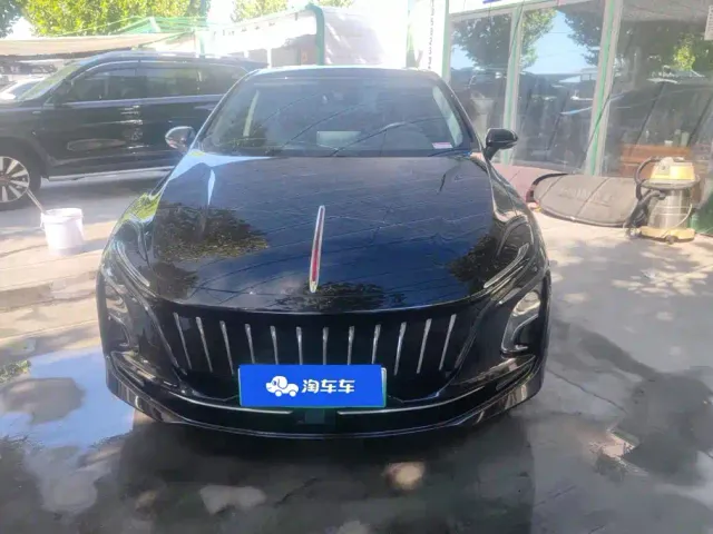 Hongqi E-QM5 — Фото автомобиля 2