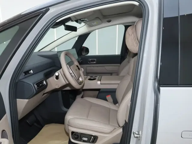 Li Auto MEGA — Фото автомобиля 8
