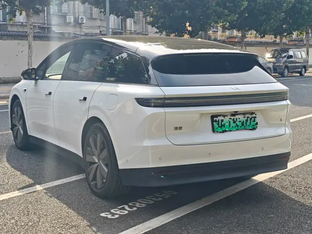 Li Auto i6 — Фото автомобиля 9