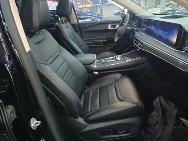 Ford Explorer — Фото автомобиля 24