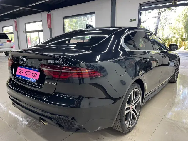 Jaguar XEL — Фото автомобиля 4