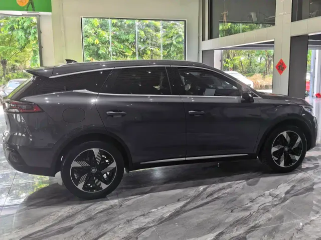 BYD Tang — Фото автомобиля 22