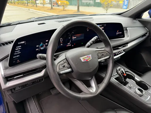 Cadillac XT4 — Фото автомобиля 7