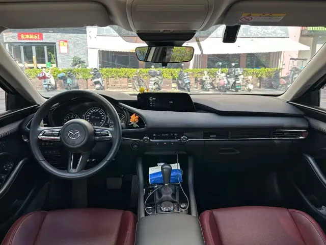 Mazda Axela — Фото автомобиля 6