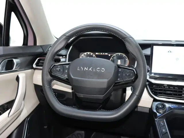 Lynk & Co 06 — Фото автомобиля 13