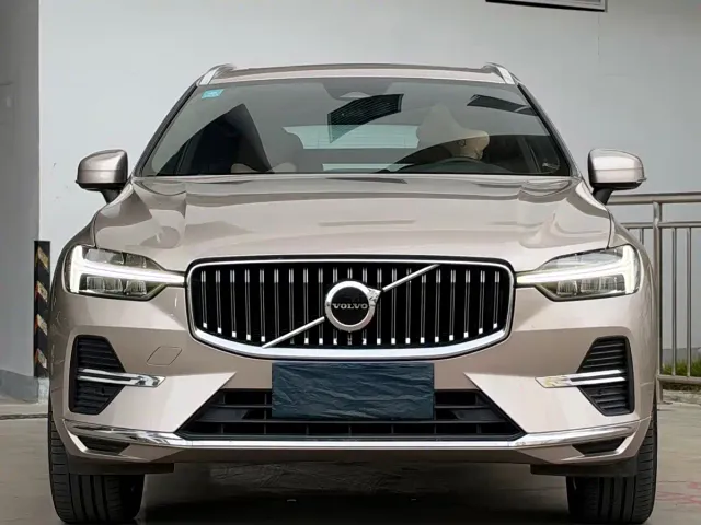 Volvo XC60 — Фото автомобиля 2