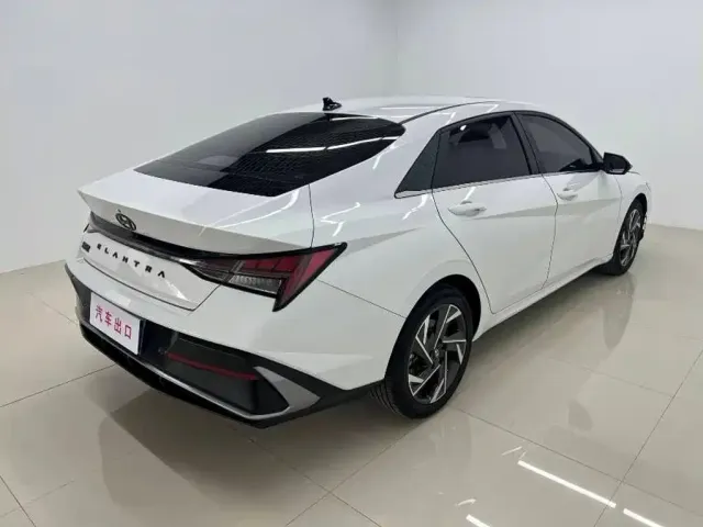 Hyundai Elantra 2023 Model 1.5L CVT LUX Premium Edition — Фото автомобиля 4