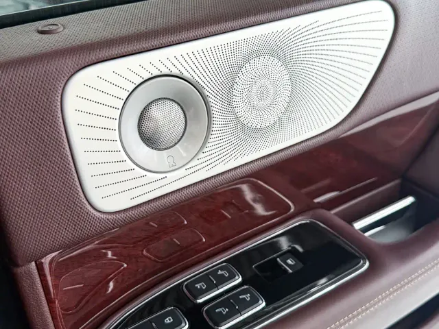 Lincoln Navigator — Фото автомобиля 19