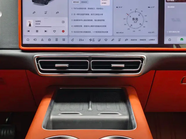 Li Auto L8 — Фото автомобиля 16