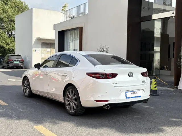 Mazda Axela — Фото автомобиля 7