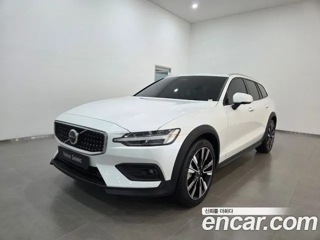 Фотография автомобиля — Volvo V60 Cross Country 2nd Gen