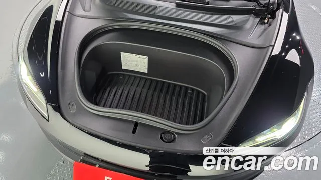 Tesla Model 3 — Фото автомобиля 8