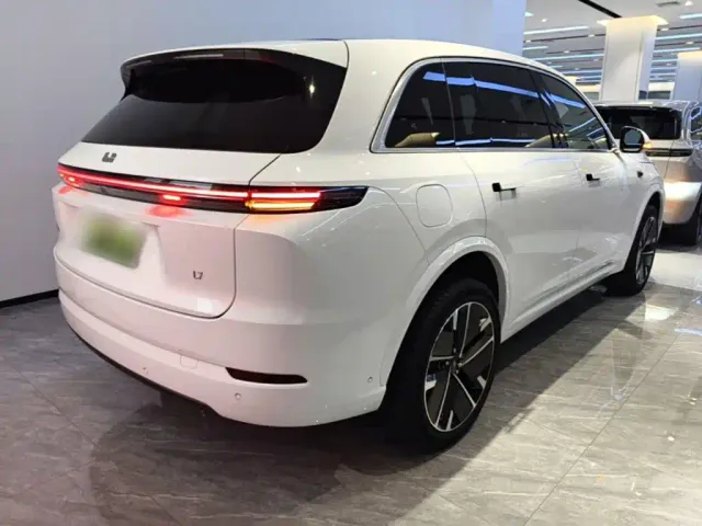 Li Auto L7 — Фото автомобиля 6