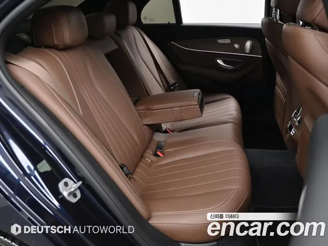 Mercedes-Benz E-Class — Фото автомобиля 12