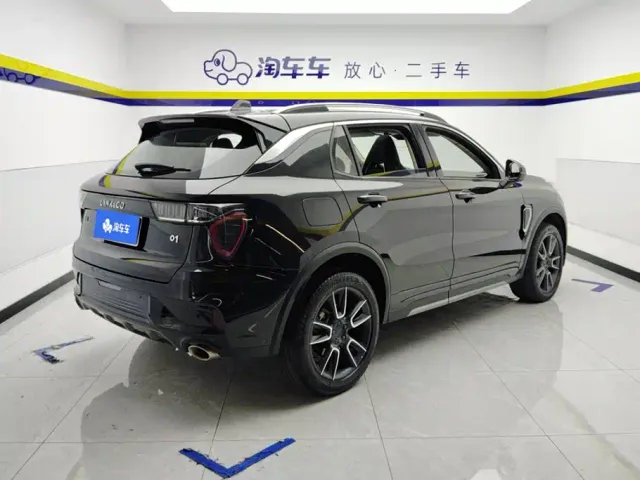 Lynk & Co 01 — Фото автомобиля 3