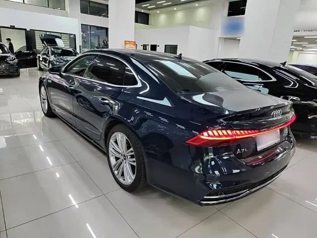 Audi A7L — Фото автомобиля 4