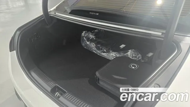 Mercedes-Benz E-Class — Фото автомобиля 2