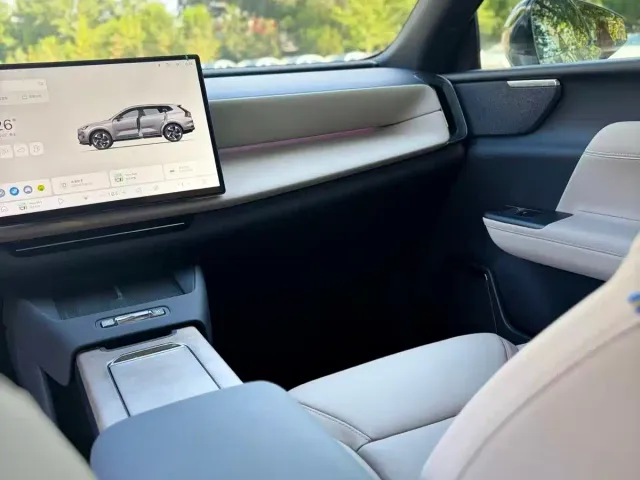 Volvo XC70 Plug-in Hybrid — Фото автомобиля 6