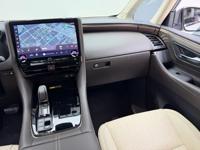 Toyota Vellfire — Фото автомобиля 12